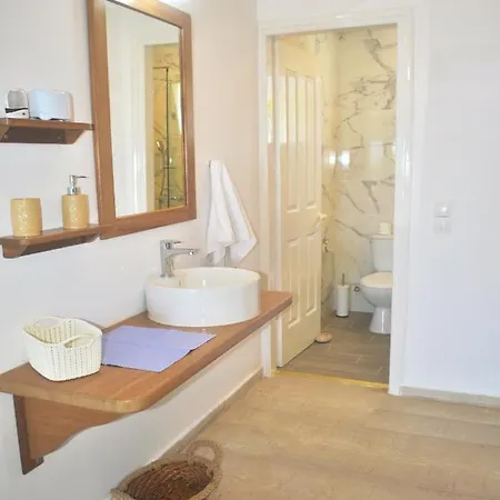 Beachfront Vacation Eftichia Casa vacanze