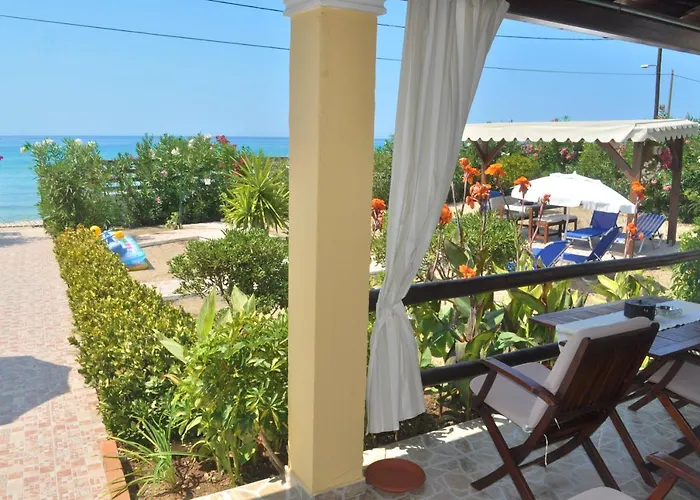 Beachfront Vacation Eftichia 別荘