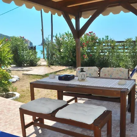 Beachfront Vacation Eftichia Feriehus